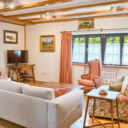 El Llugaron 펜션 Miravalles