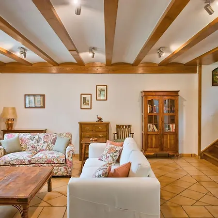 بيت للعطل El Llugaron *