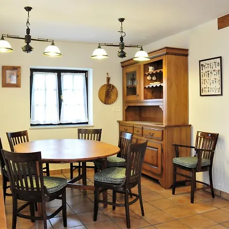 بيت للعطل El Llugaron