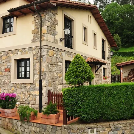 펜션 El Llugaron Miravalles