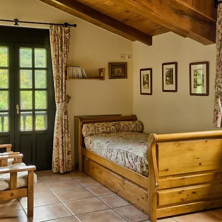 펜션 El Llugaron Miravalles